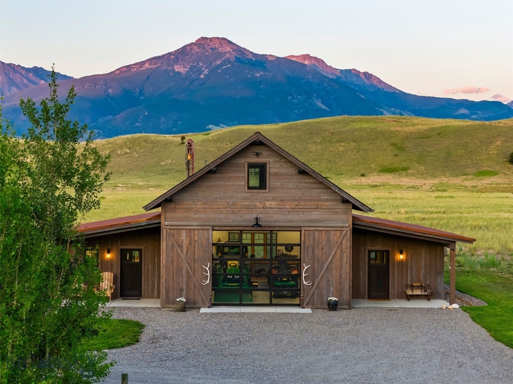 10 Brown Pony Trail, Livingston MT 59047