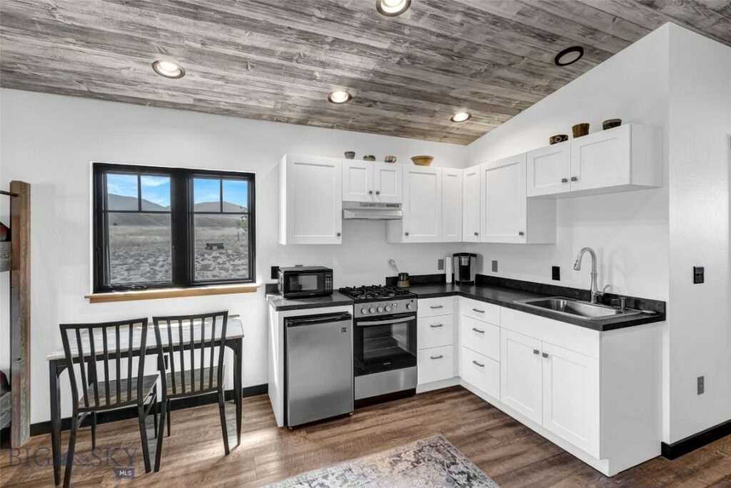 10 Brown Pony Trail, Livingston MT 59047