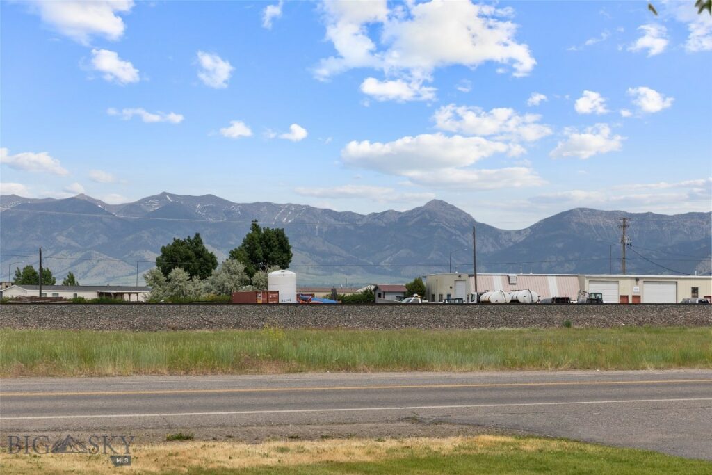 1002 E Northern Pacific Avenue, Belgrade MT 59714