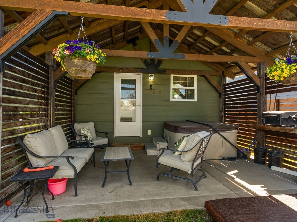 1004 Falcon Boulevard, Belgrade MT 59714