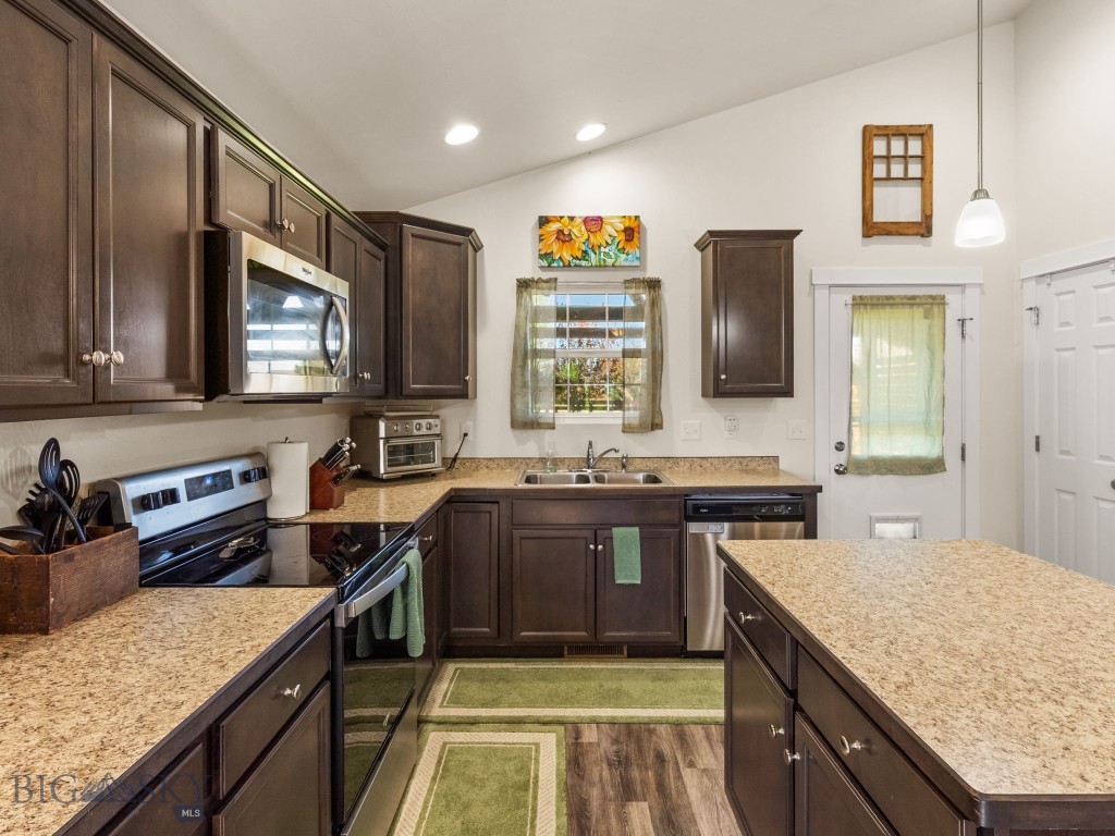 1004 Falcon Boulevard, Belgrade MT 59714