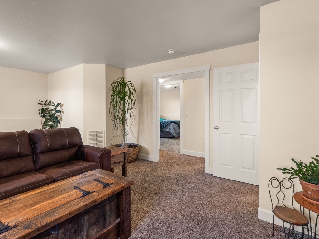 1004 Falcon Boulevard, Belgrade MT 59714