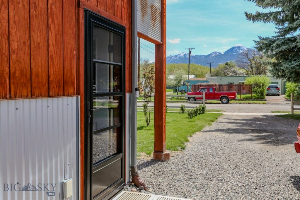 1007 E Geyser, Livingston MT 59047