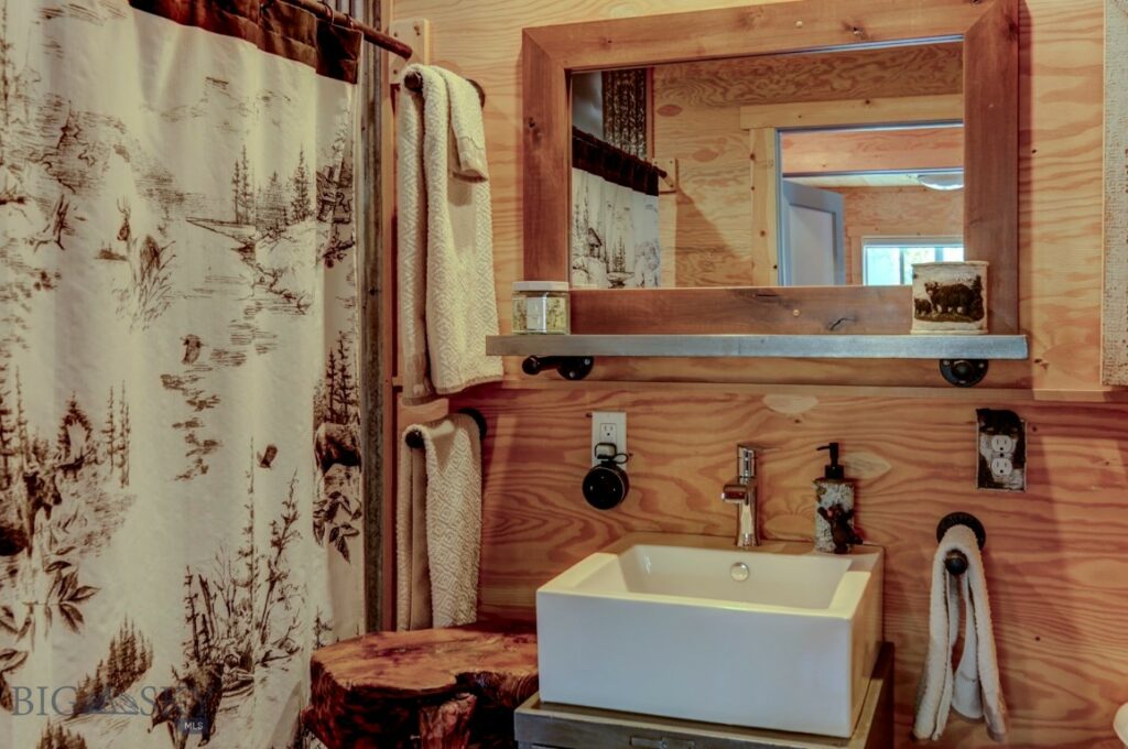1007 E Geyser, Livingston MT 59047