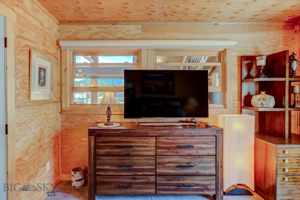 1007 E Geyser, Livingston MT 59047