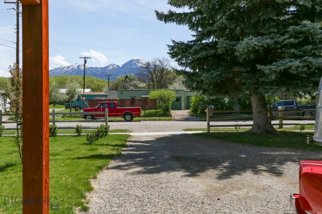 1007 E Geyser, Livingston MT 59047