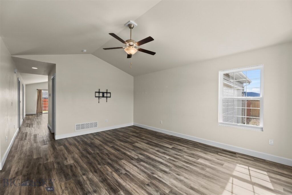 1009 Falcon Ridge Boulevard, Belgrade MT 59714