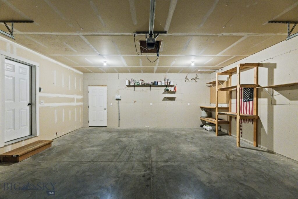 1009 Falcon Ridge Boulevard, Belgrade MT 59714