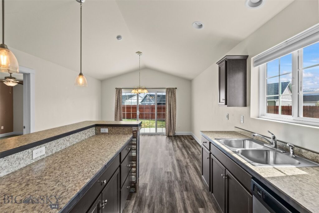 1009 Falcon Ridge Boulevard, Belgrade MT 59714