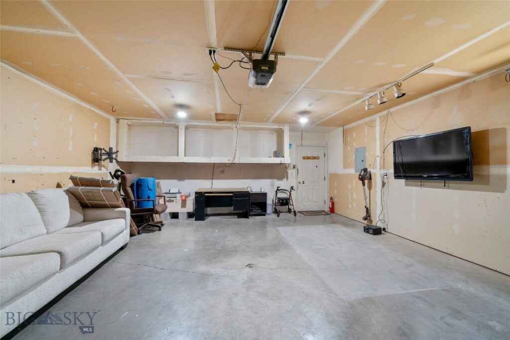 1009 Paisley Drive, Belgrade MT 59714