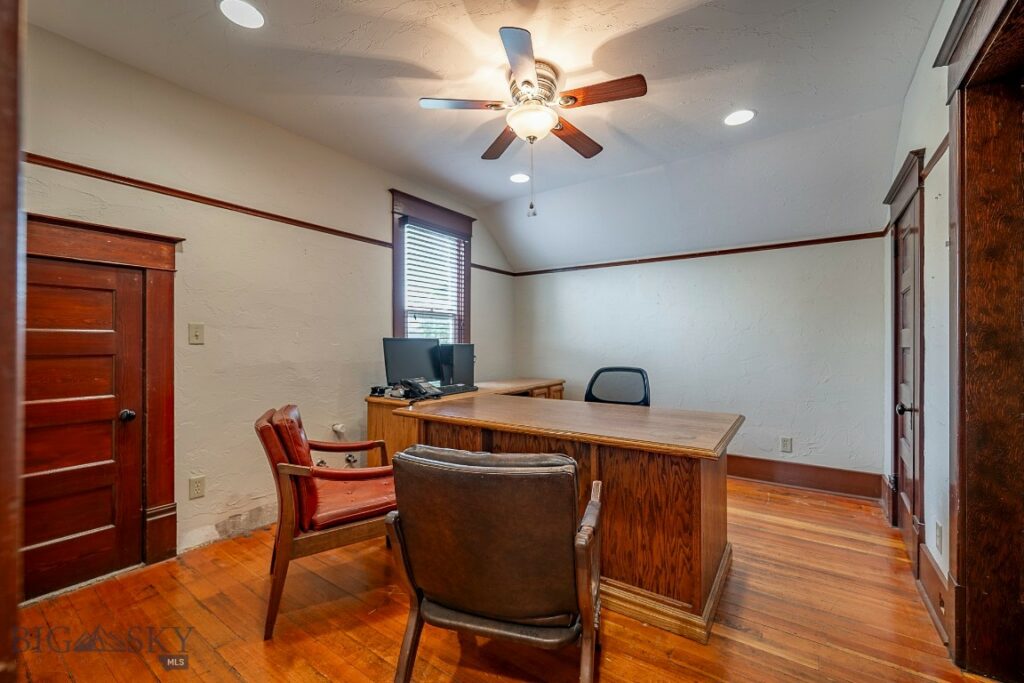 101 N E Street, Livingston MT 59047