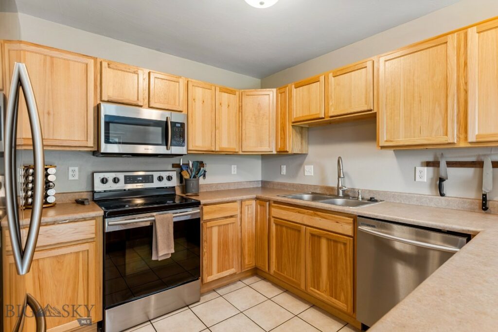 1010 Cruiser Lane, Belgrade MT 59714