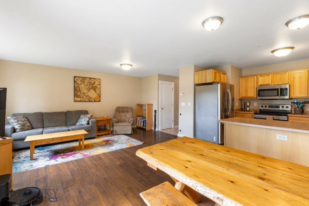 1010 Cruiser Lane, Belgrade MT 59714
