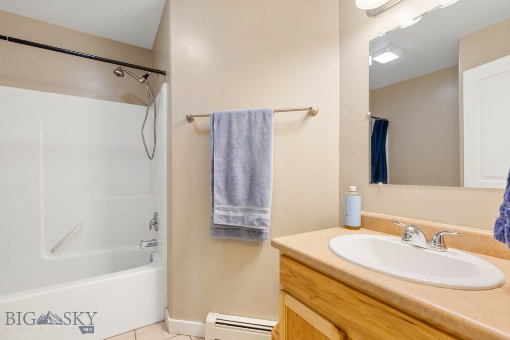 1010 Cruiser Lane, Belgrade MT 59714