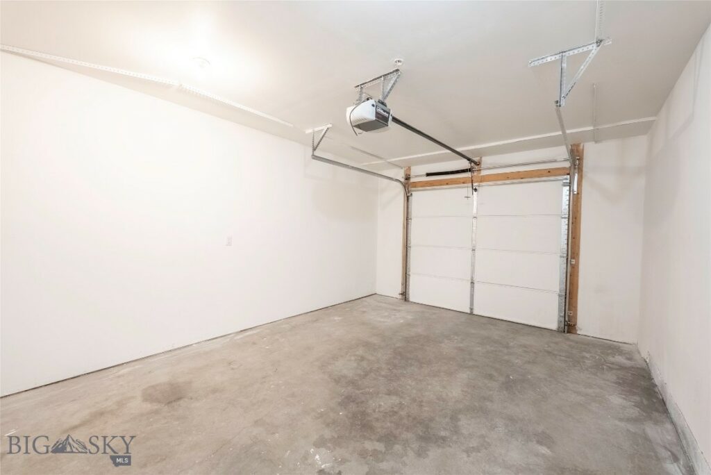 1010 Cruiser Lane, Belgrade MT 59714