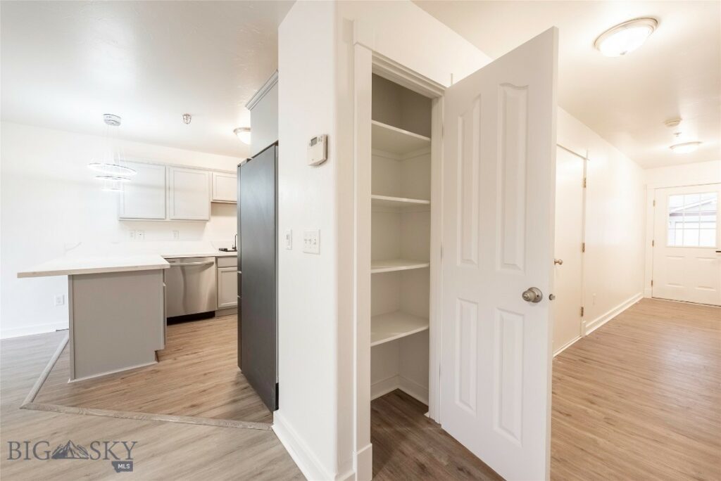 1010 Cruiser Lane, Belgrade MT 59714