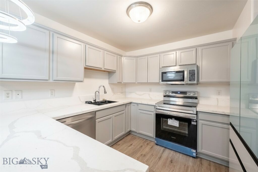 1010 Cruiser Lane, Belgrade MT 59714