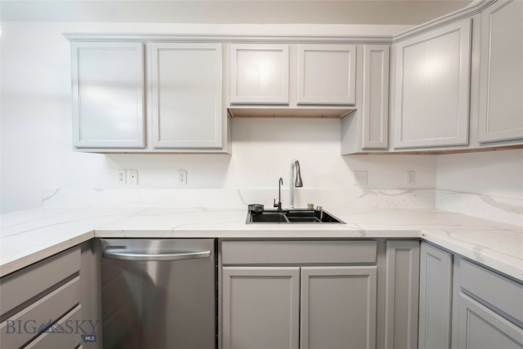 1010 Cruiser Lane, Belgrade MT 59714