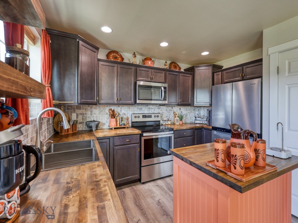 1014 Falcon Ridge Boulevard, Belgrade MT 59714