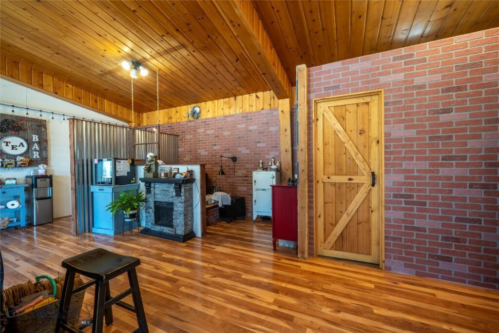 1014 W Park Street, Livingston MT 59047