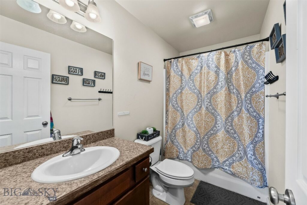 1019 Powers Boulevard, Belgrade MT 59714