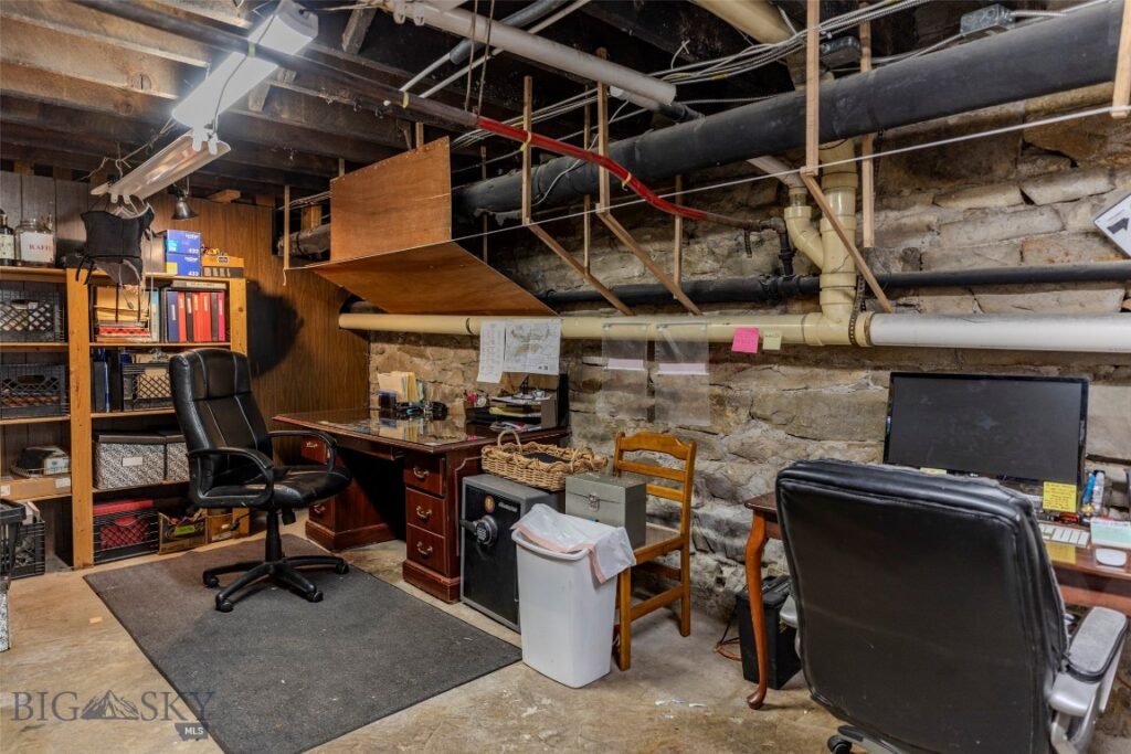 102 N Main Street, Livingston MT 59047