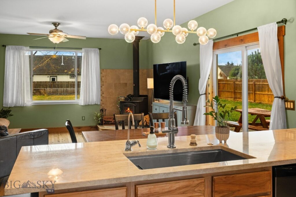 102 W Tobiano Trail, Belgrade MT 59714