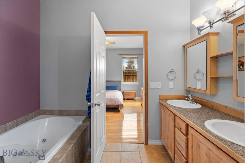 102 W Tobiano Trail, Belgrade MT 59714