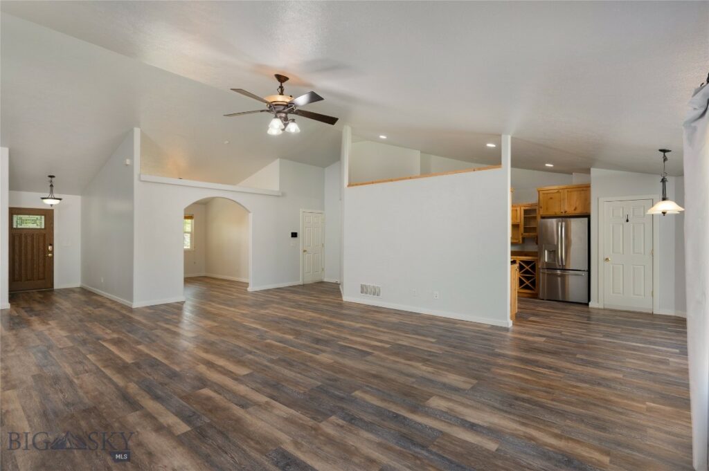 102 Potter Lane, Belgrade MT 59714