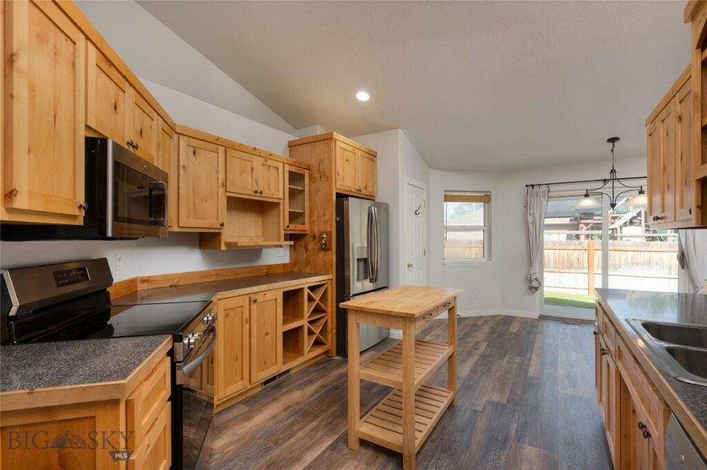 102 Potter Lane, Belgrade MT 59714