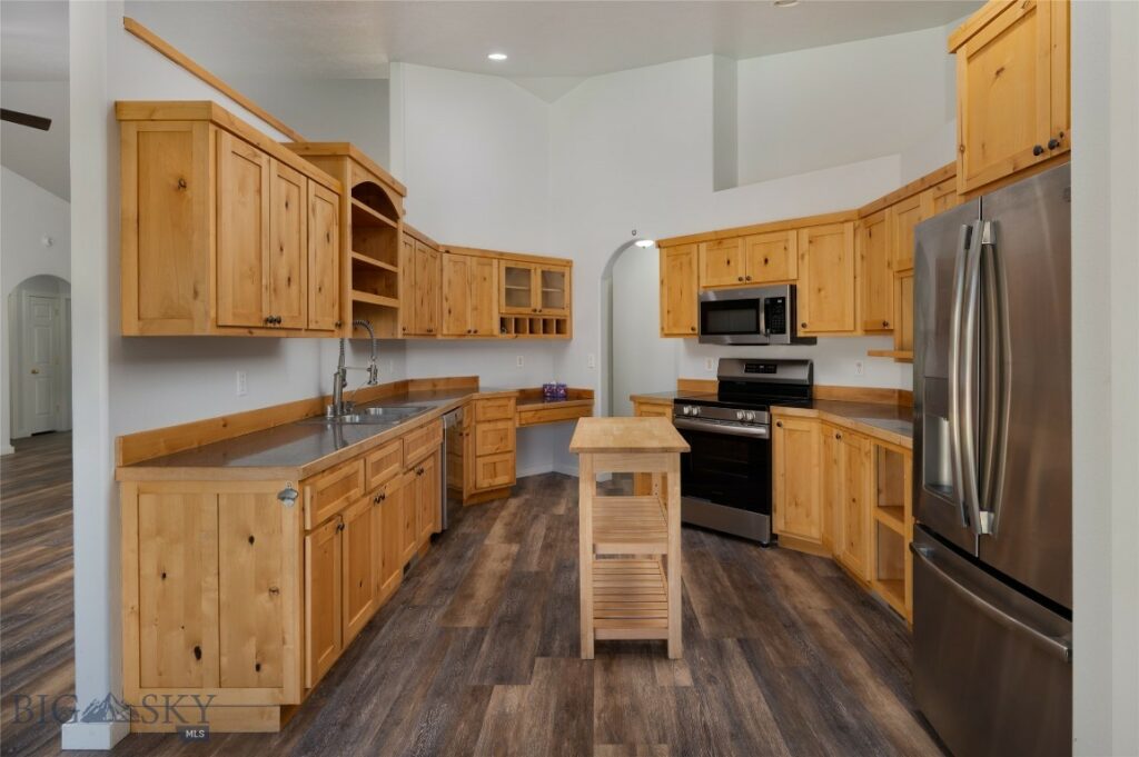 102 Potter Lane, Belgrade MT 59714