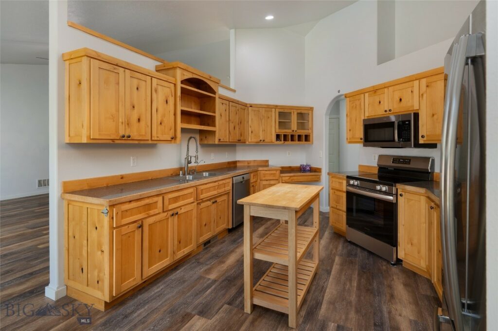 102 Potter Lane, Belgrade MT 59714