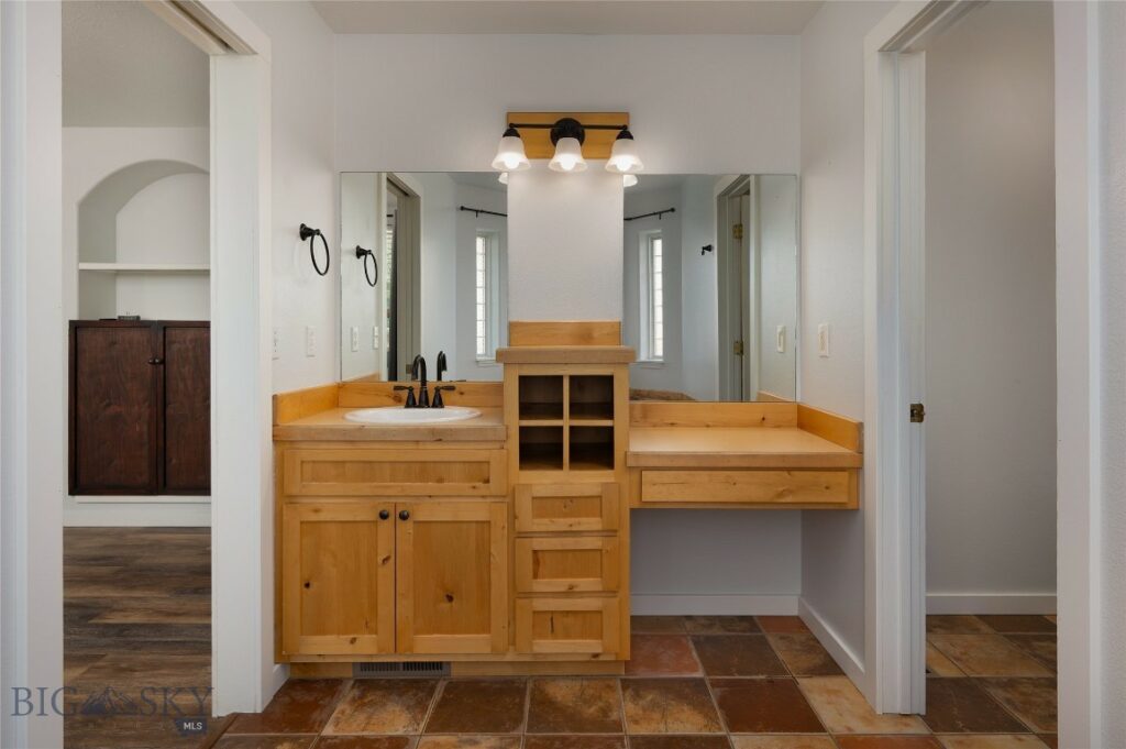 102 Potter Lane, Belgrade MT 59714