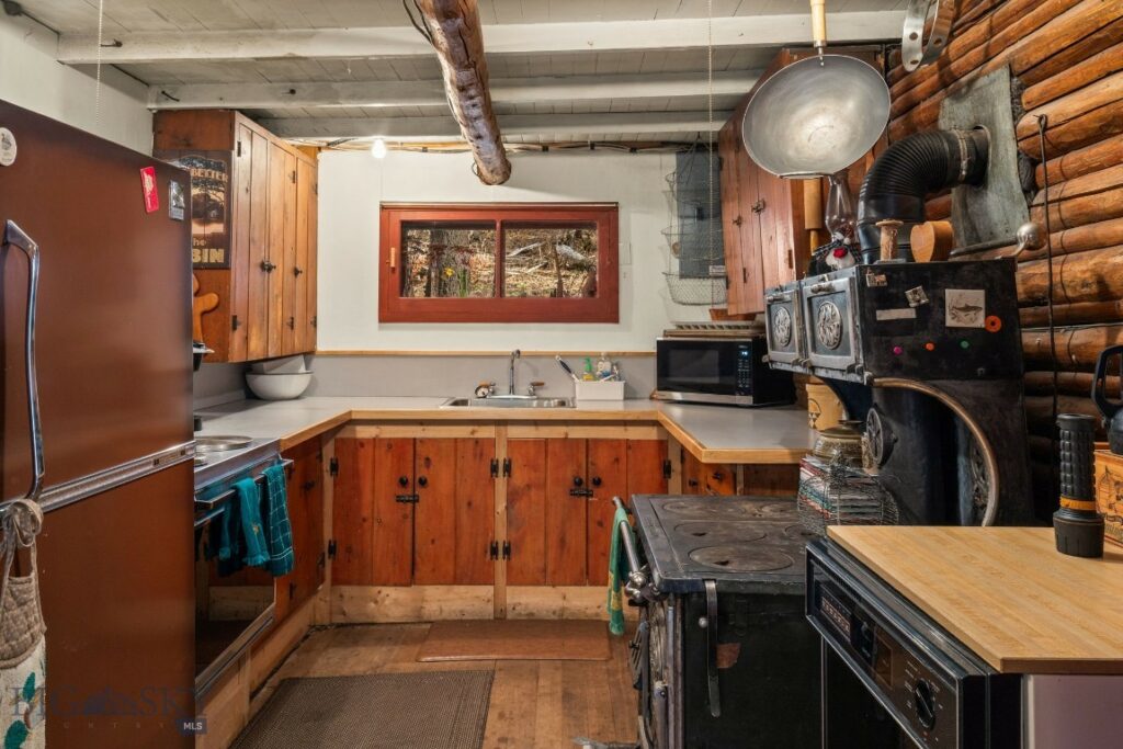 10400 Hyalite Canyon Road, Bozeman MT 59718