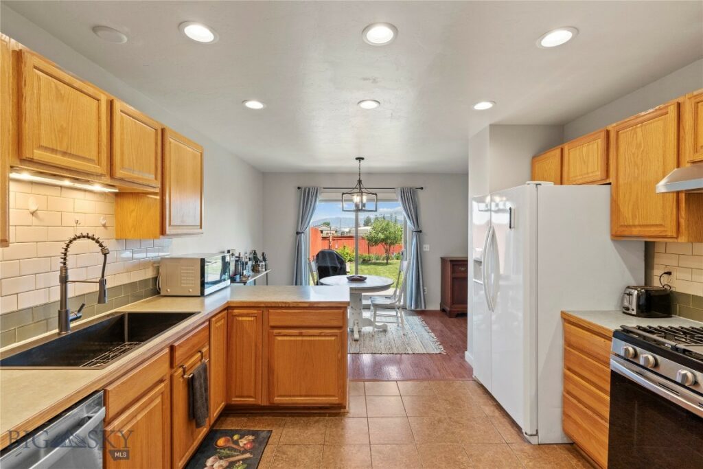 1057 N River Rock, Belgrade MT 59714