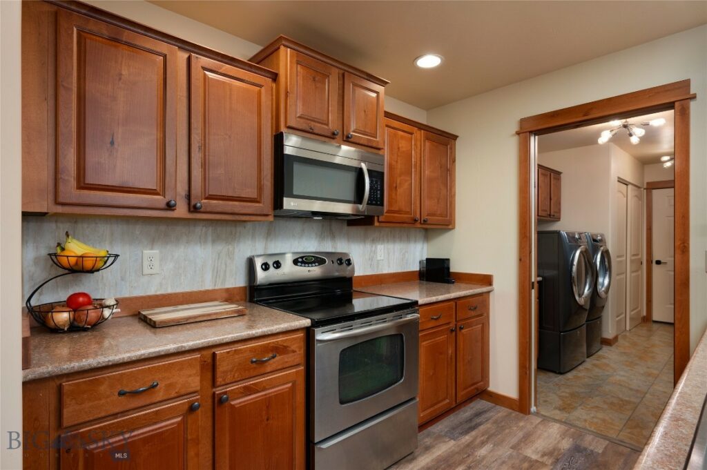 1079 N Cottonwood Road, Bozeman MT 59718