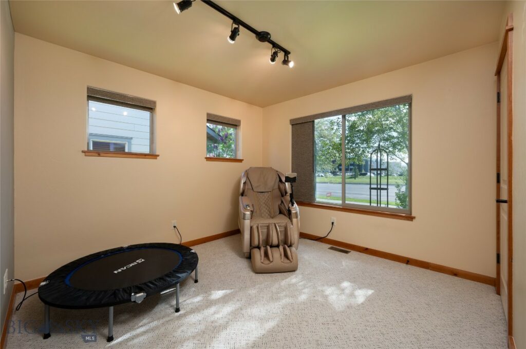1079 N Cottonwood Road, Bozeman MT 59718