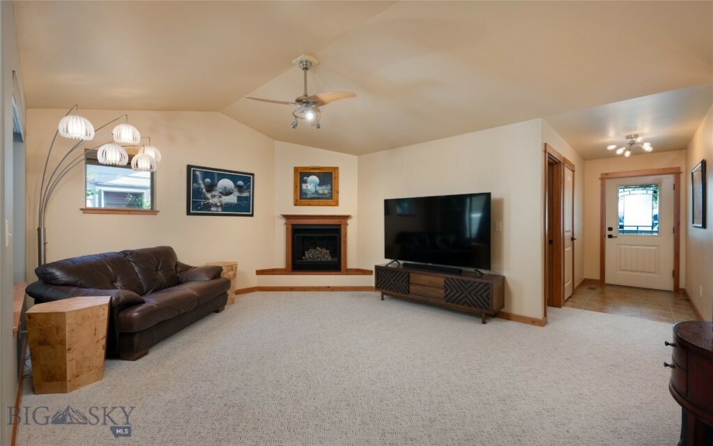 1079 N Cottonwood Road, Bozeman MT 59718