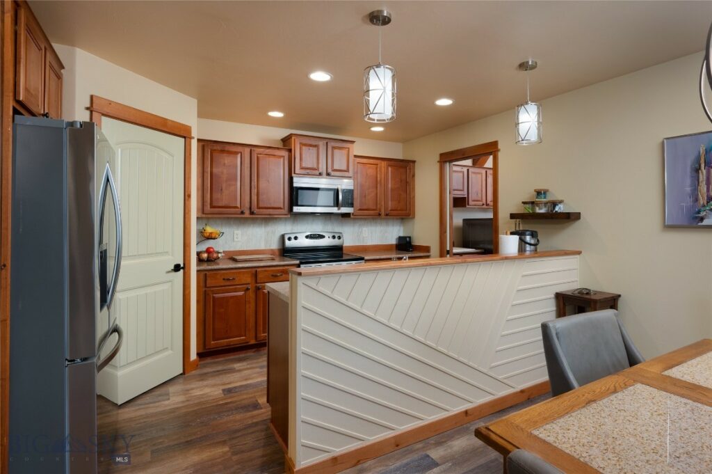 1079 N Cottonwood Road, Bozeman MT 59718