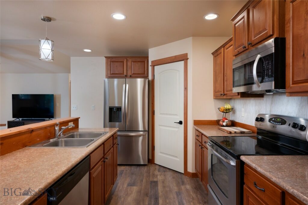 1079 N Cottonwood Road, Bozeman MT 59718