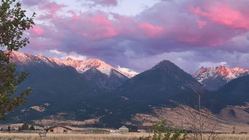 108 Caledonia Road, Livingston MT 59047