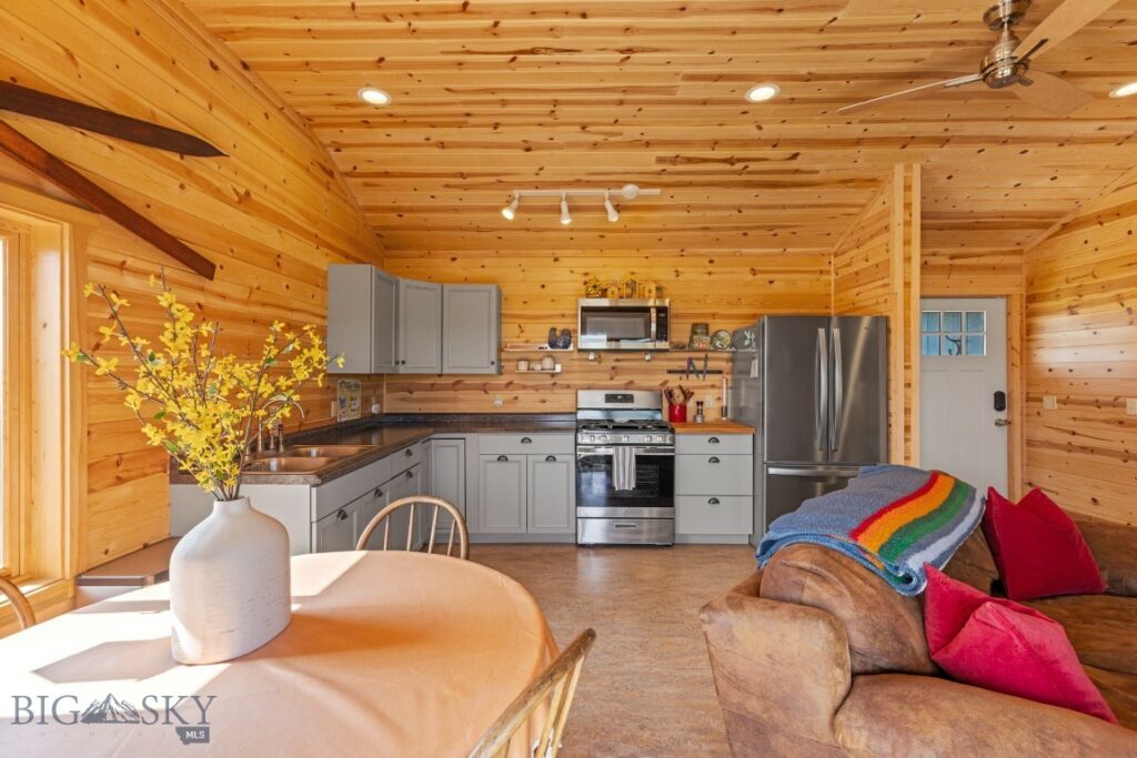 108 Caledonia Road, Livingston MT 59047