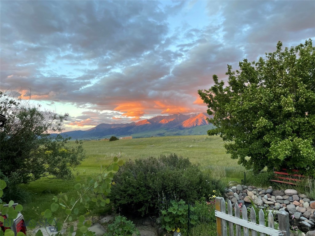 108 Caledonia Road, Livingston MT 59047