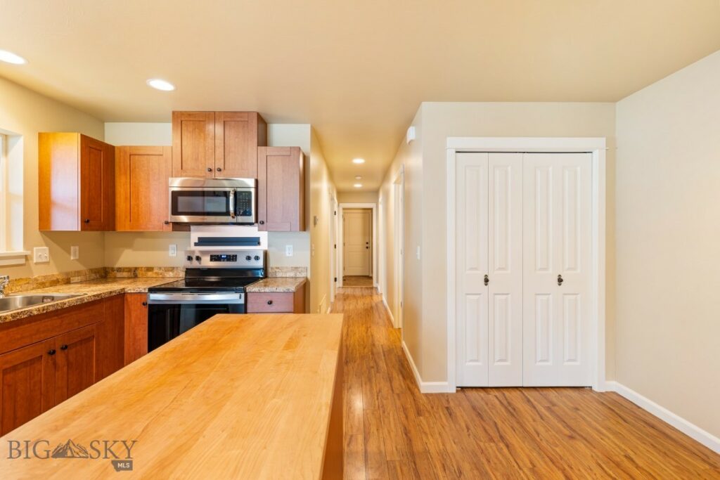 1086 Twin Lakes Avenue, Bozeman MT 59718