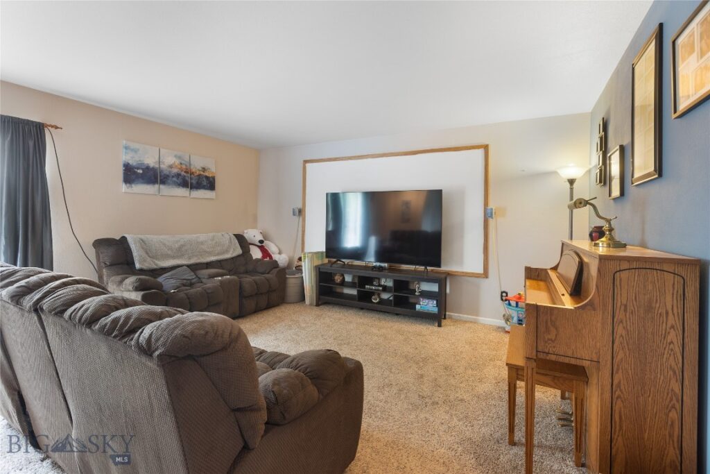 1109 W Park Avenue W, Belgrade MT 59714