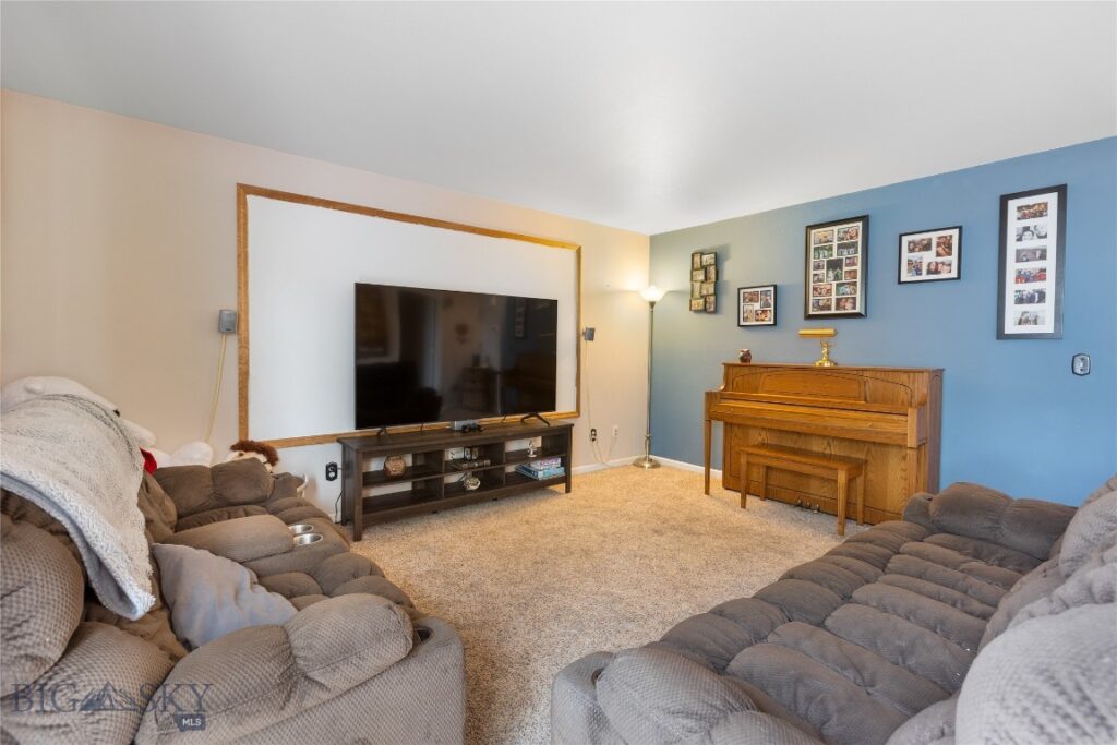 1109 W Park Avenue W, Belgrade MT 59714