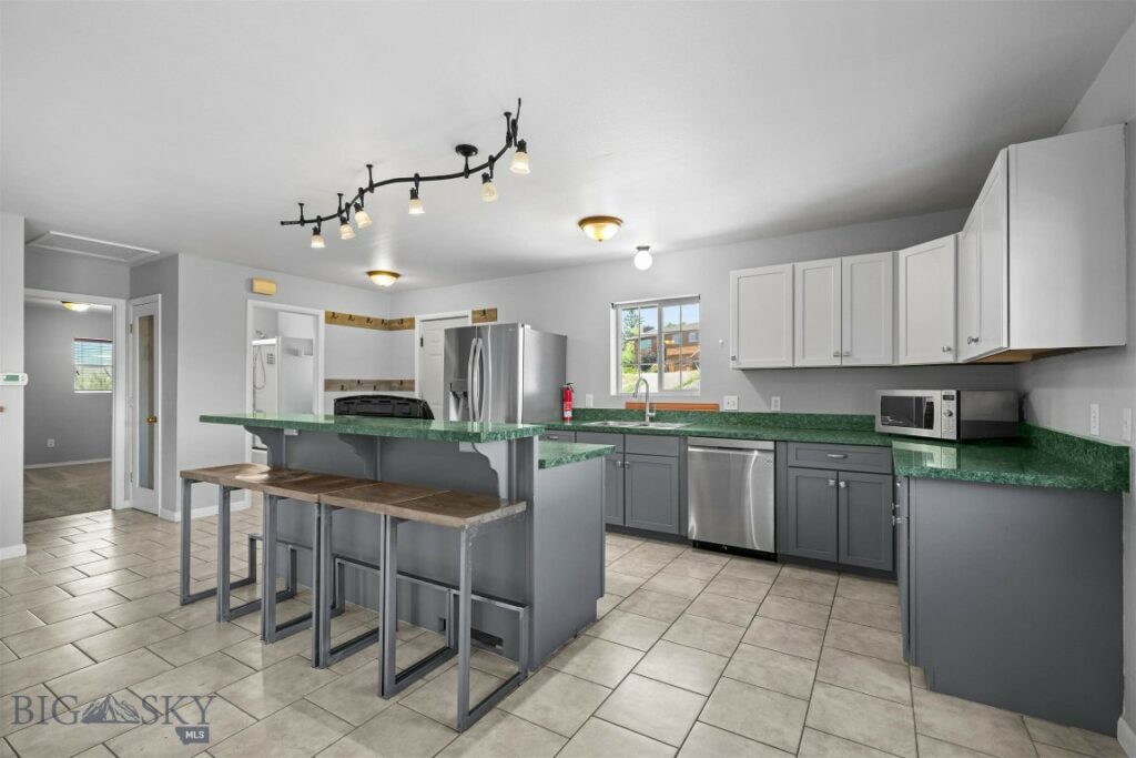 112 High Ground, Livingston MT 59047
