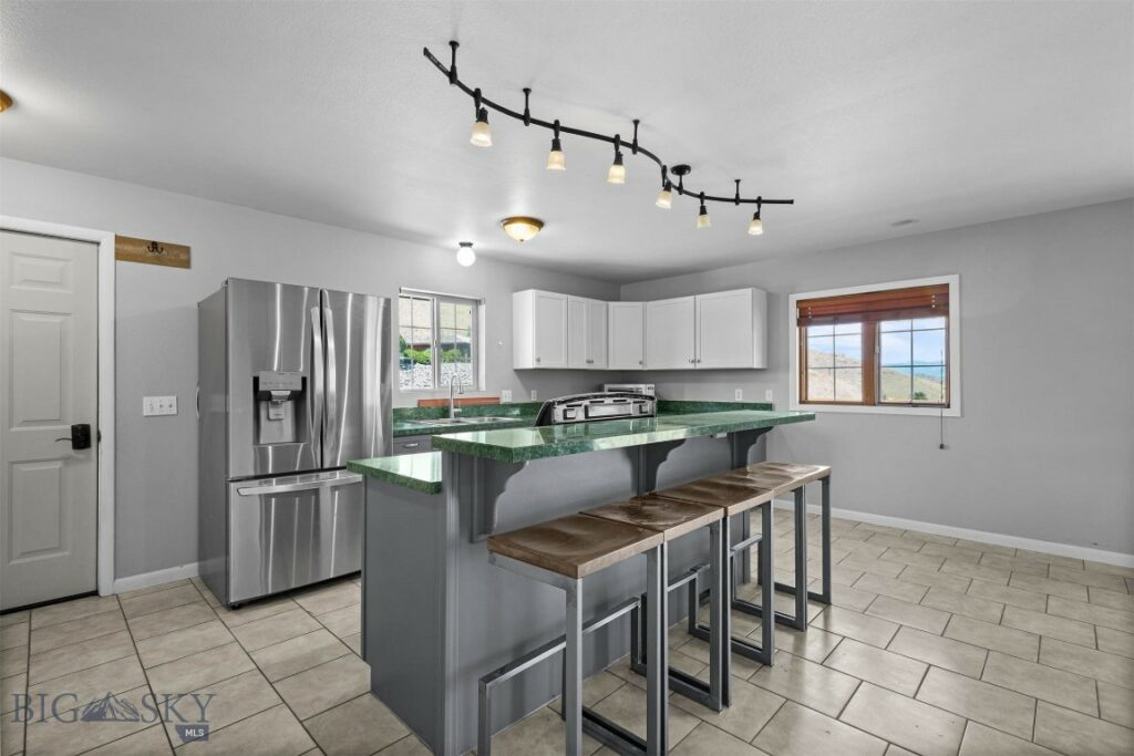 112 High Ground, Livingston MT 59047