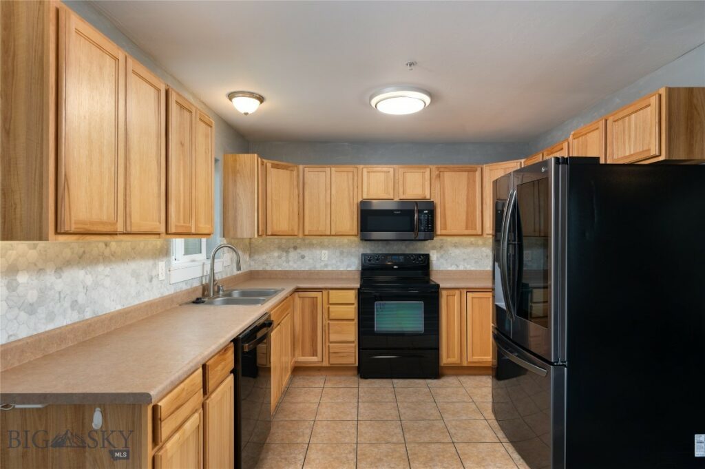 1126 Cruiser Lane, Belgrade MT 59714