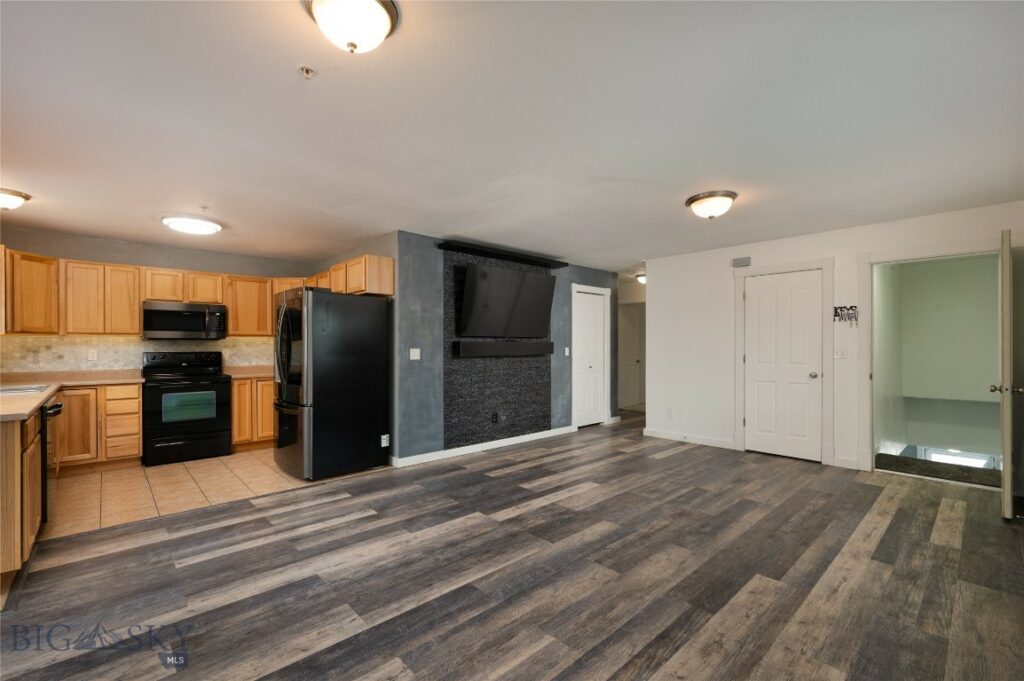 1126 Cruiser Lane, Belgrade MT 59714